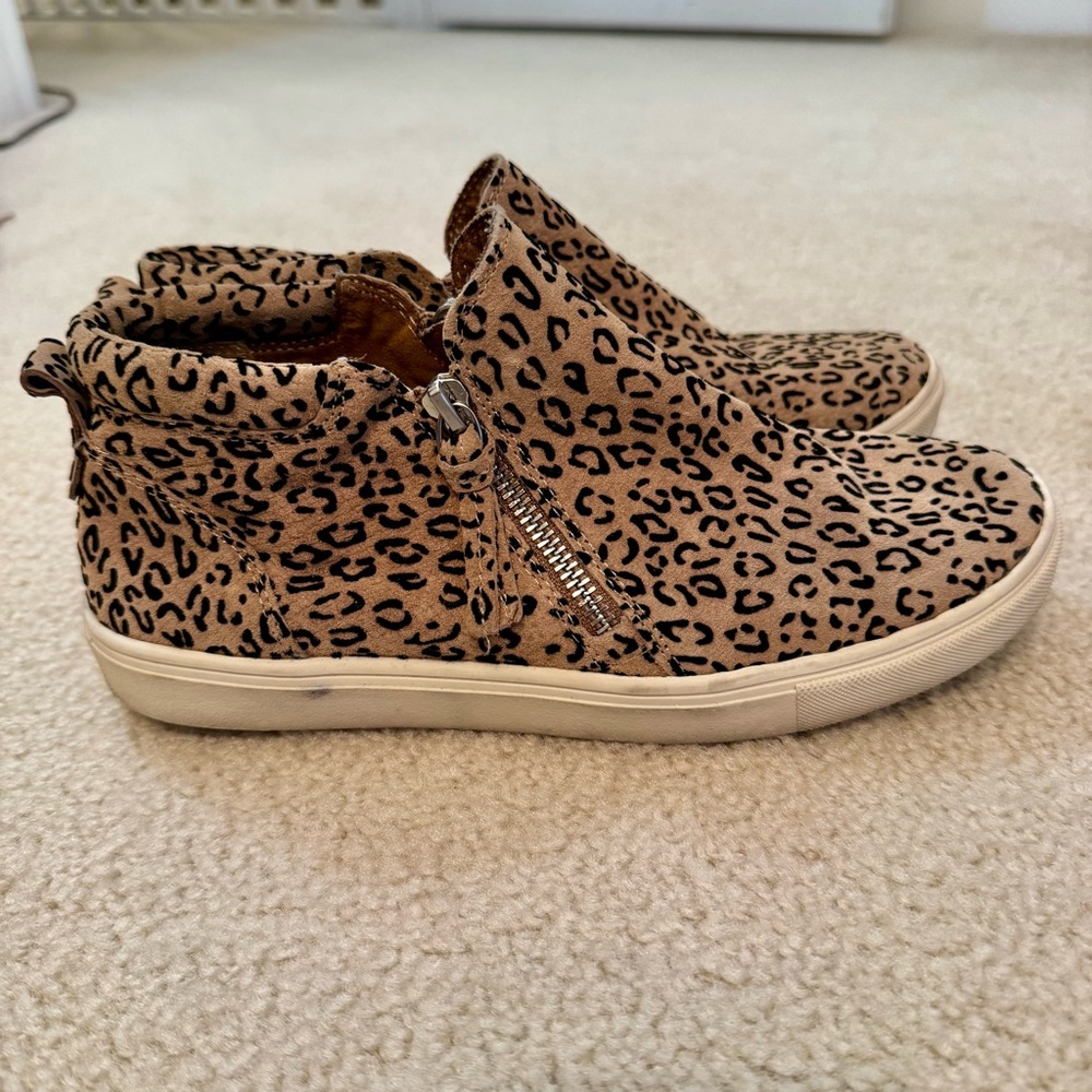 $148 Gianni Bini Genuine Leather Double Zip Leopard Print Sneakers 8